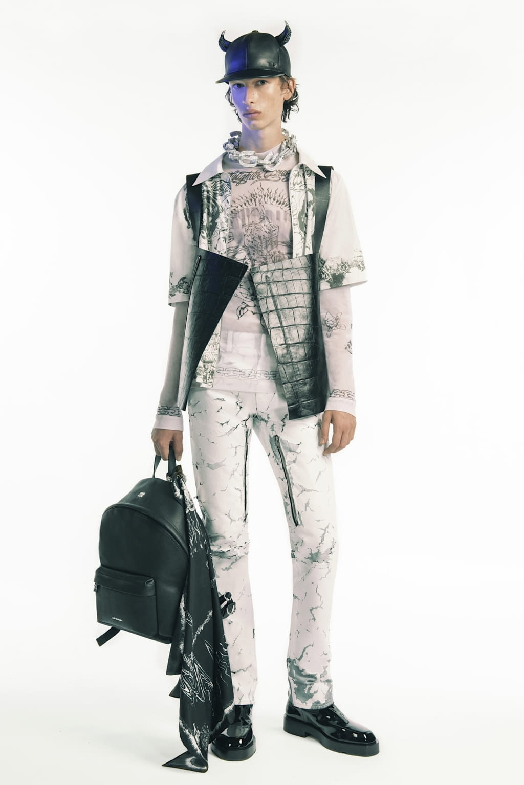 Fashion Week Paris Spring/Summer 2021 look 41 from the Givenchy collection womenswear