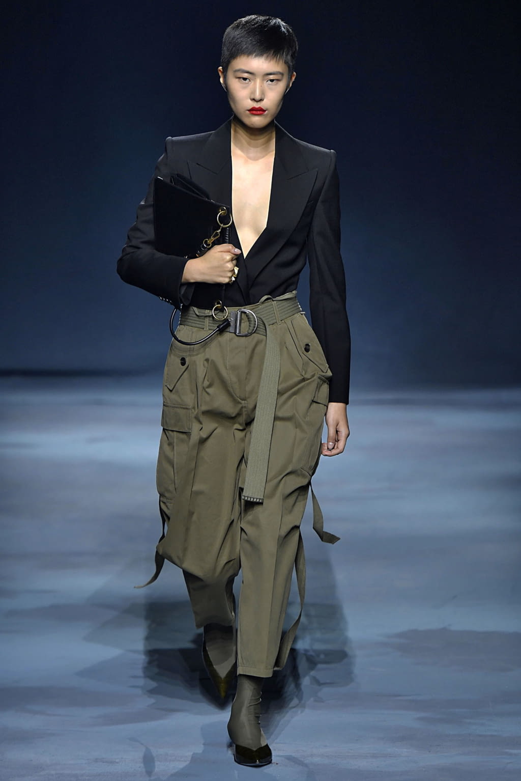 Fashion Week Paris Spring/Summer 2019 look 6 de la collection Givenchy womenswear