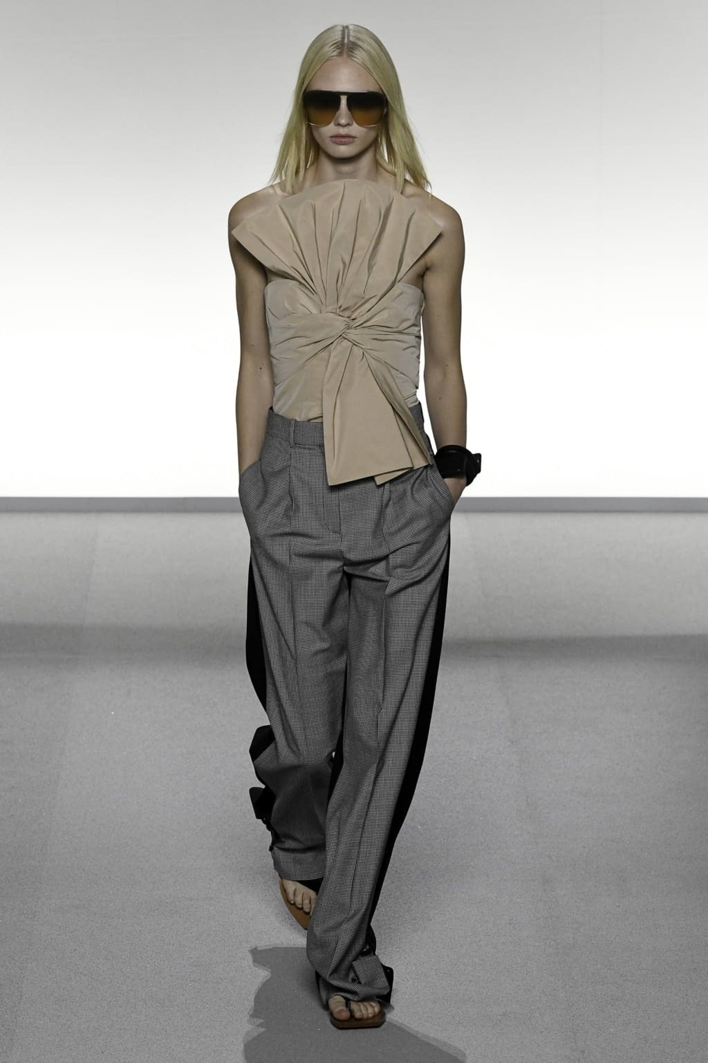 Fashion Week Paris Spring/Summer 2020 look 2 de la collection Givenchy womenswear