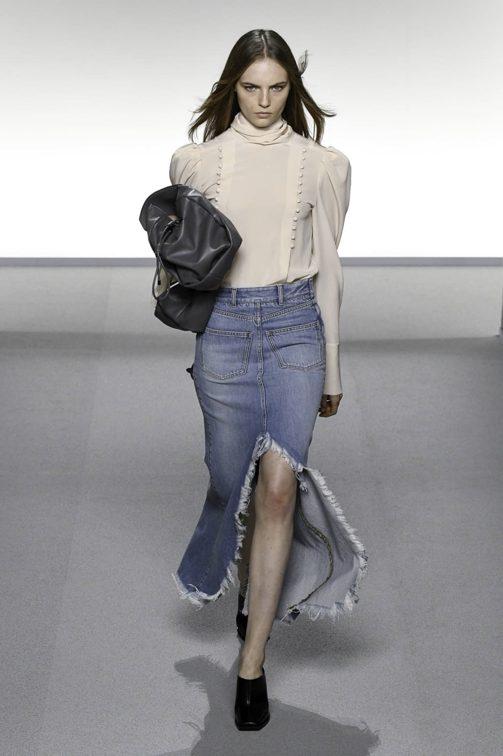 Fashion Week Paris Spring/Summer 2020 look 22 de la collection Givenchy womenswear