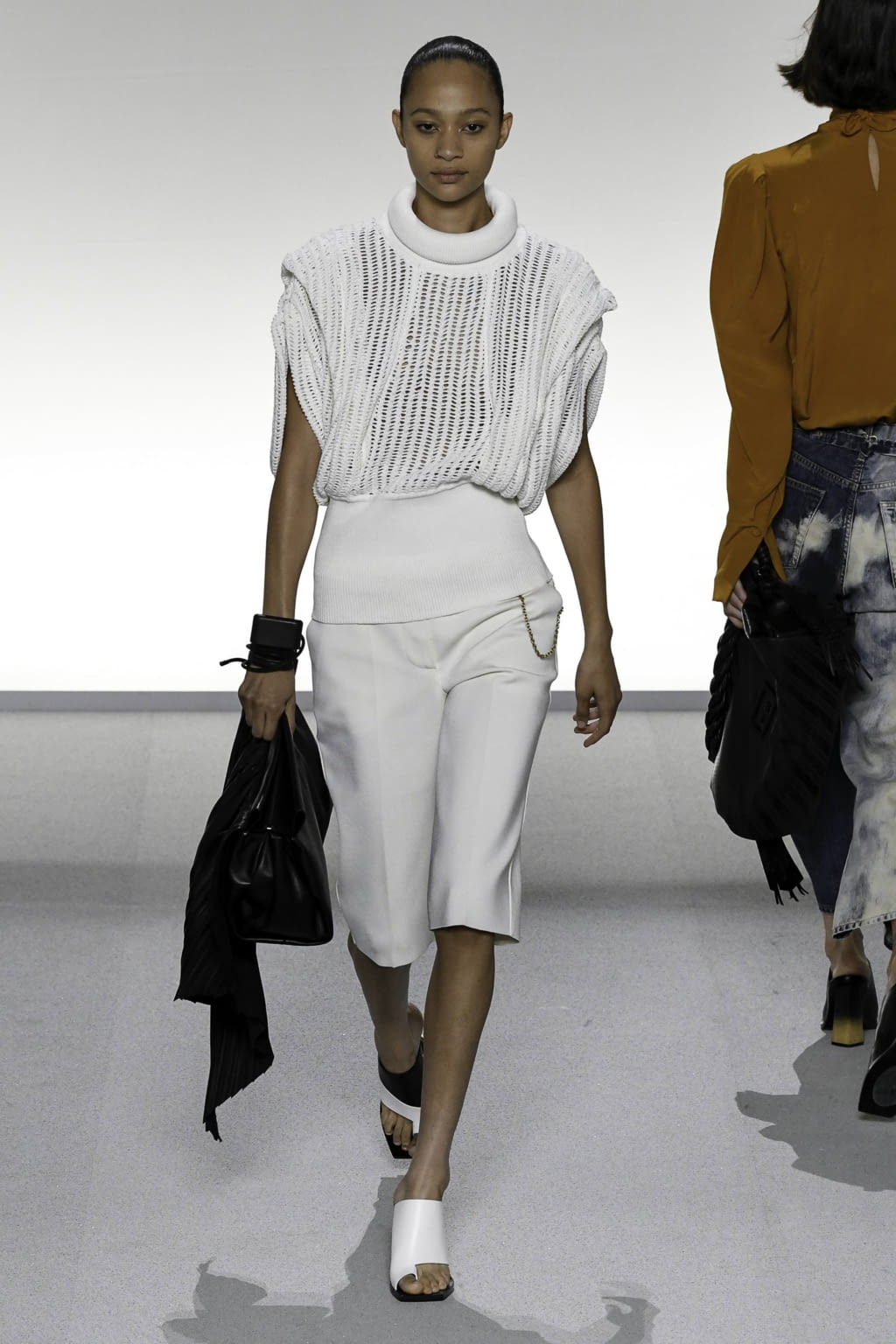 Fashion Week Paris Spring/Summer 2020 look 39 de la collection Givenchy womenswear