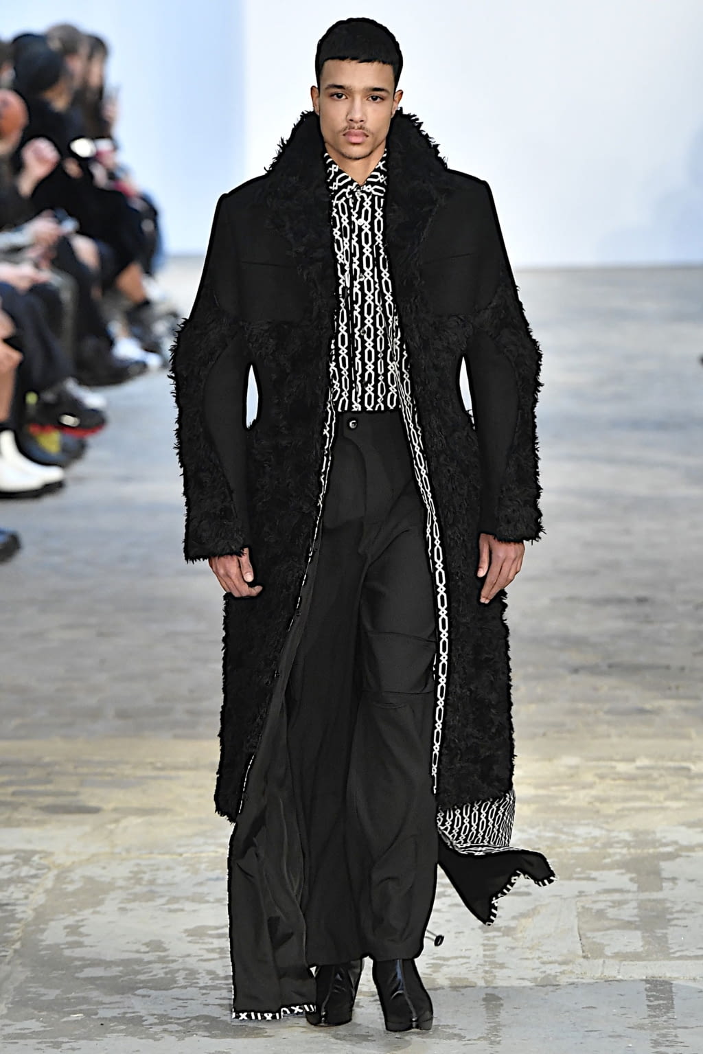 Fashion Week Paris Fall/Winter 2020 look 6 from the GmbH collection 男装