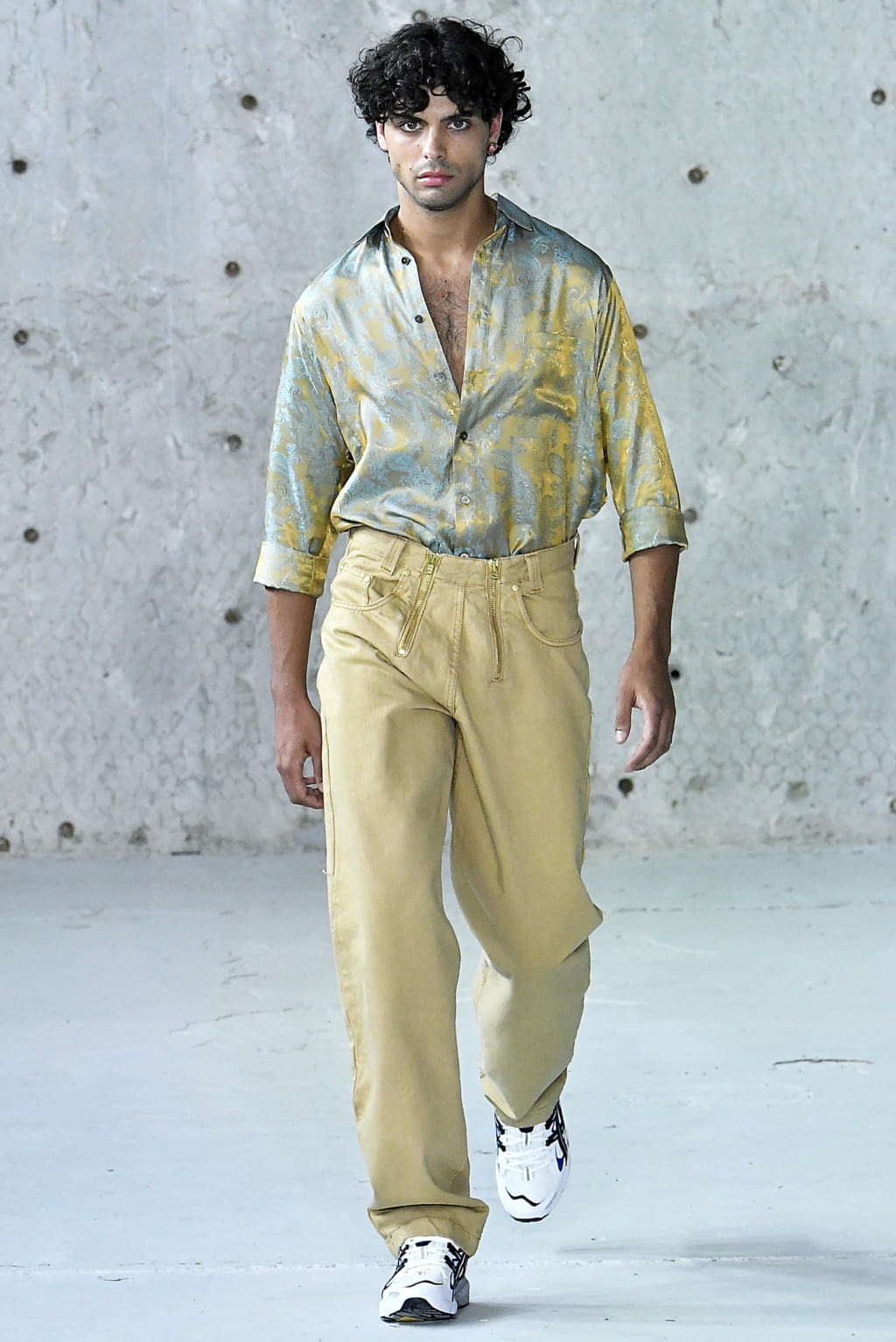 Fashion Week Paris Spring/Summer 2019 look 16 from the GmbH collection 男装