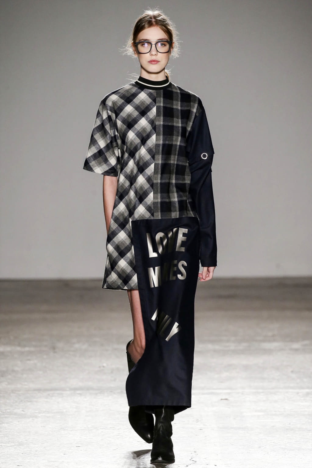 Fashion Week Milan Fall/Winter 2017 look 15 from the Grinko collection womenswear