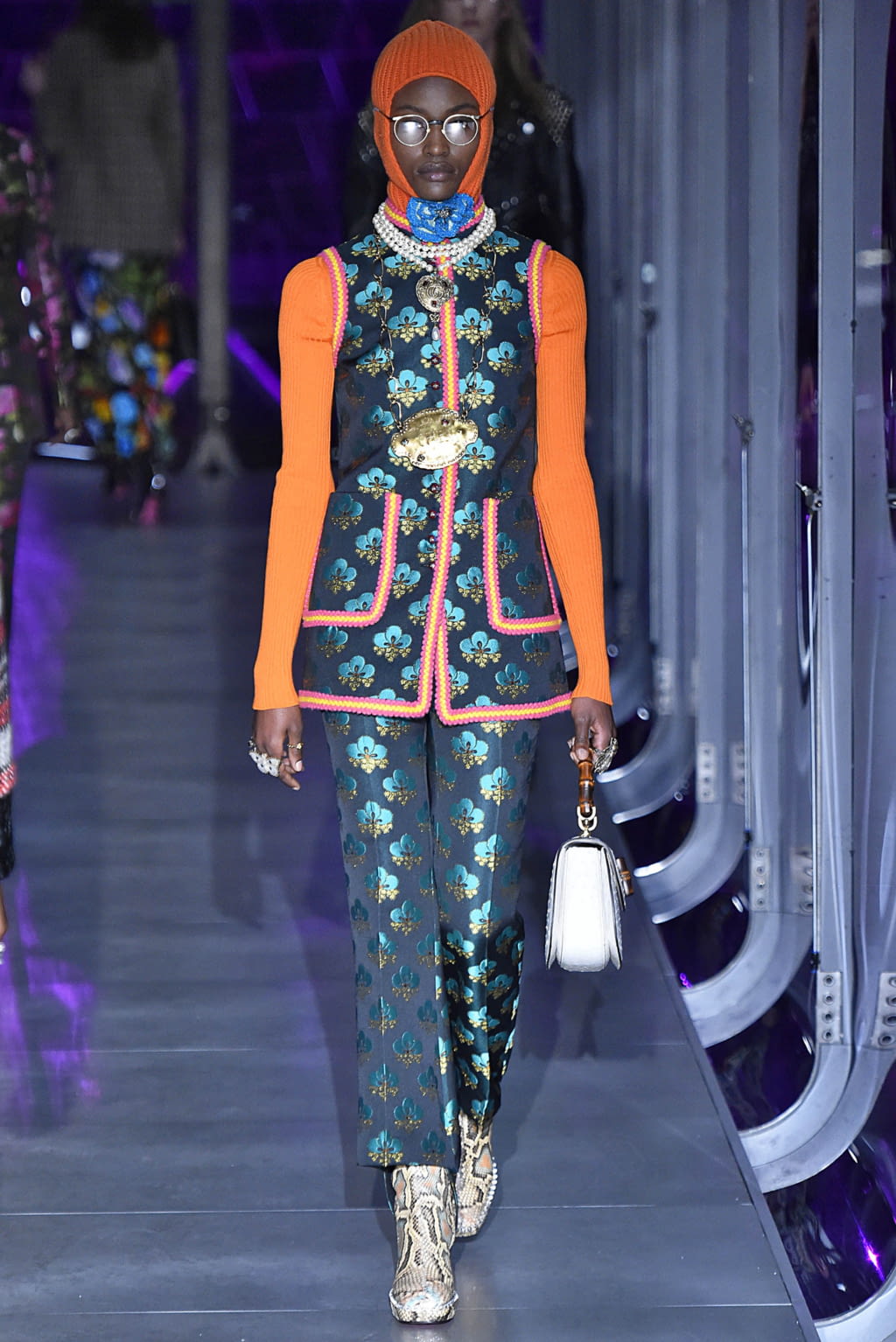 Fashion Week Milan Fall/Winter 2017 look 28 from the Gucci collection womenswear