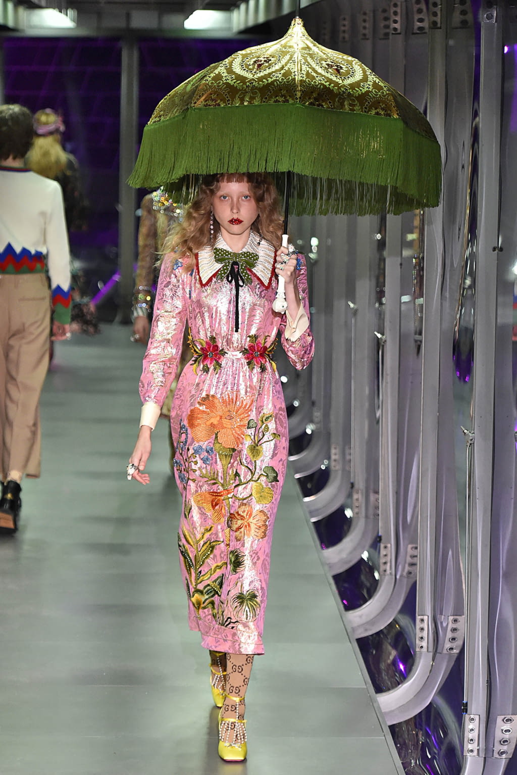 Fashion Week Milan Fall/Winter 2017 look 32 de la collection Gucci womenswear