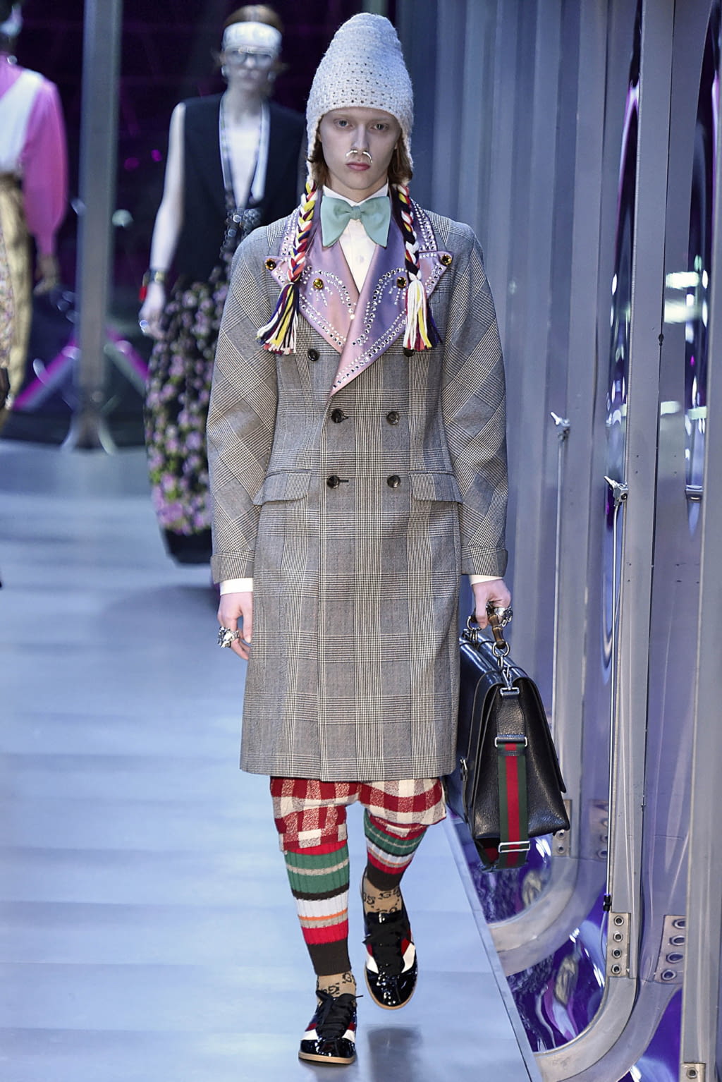 Fashion Week Milan Fall/Winter 2017 look 72 from the Gucci collection womenswear