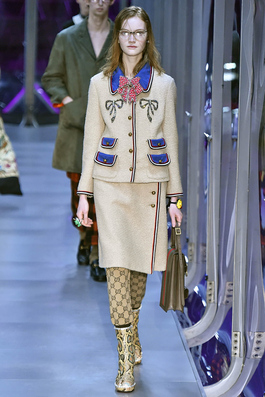 Fashion Week Milan Fall/Winter 2017 look 90 from the Gucci collection womenswear
