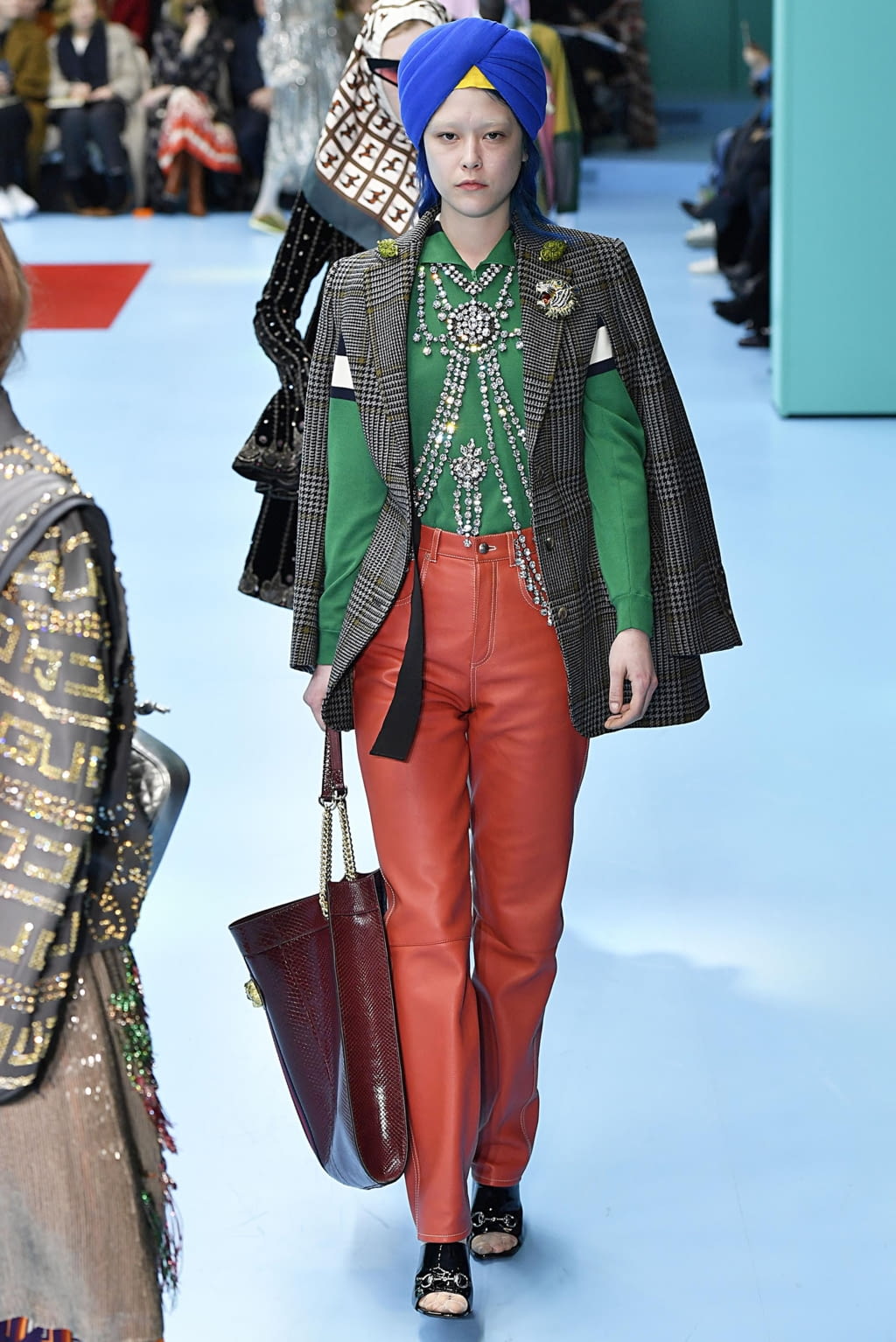 Fashion Week Milan Fall/Winter 2018 look 53 from the Gucci collection womenswear