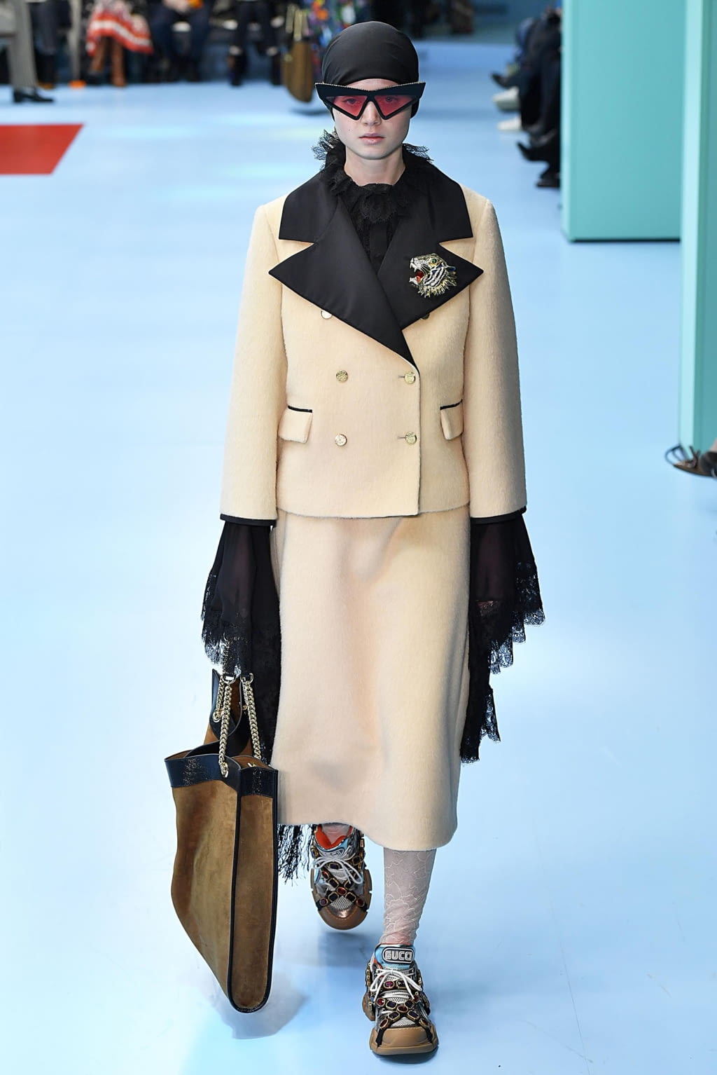 Fashion Week Milan Fall/Winter 2018 look 80 from the Gucci collection womenswear