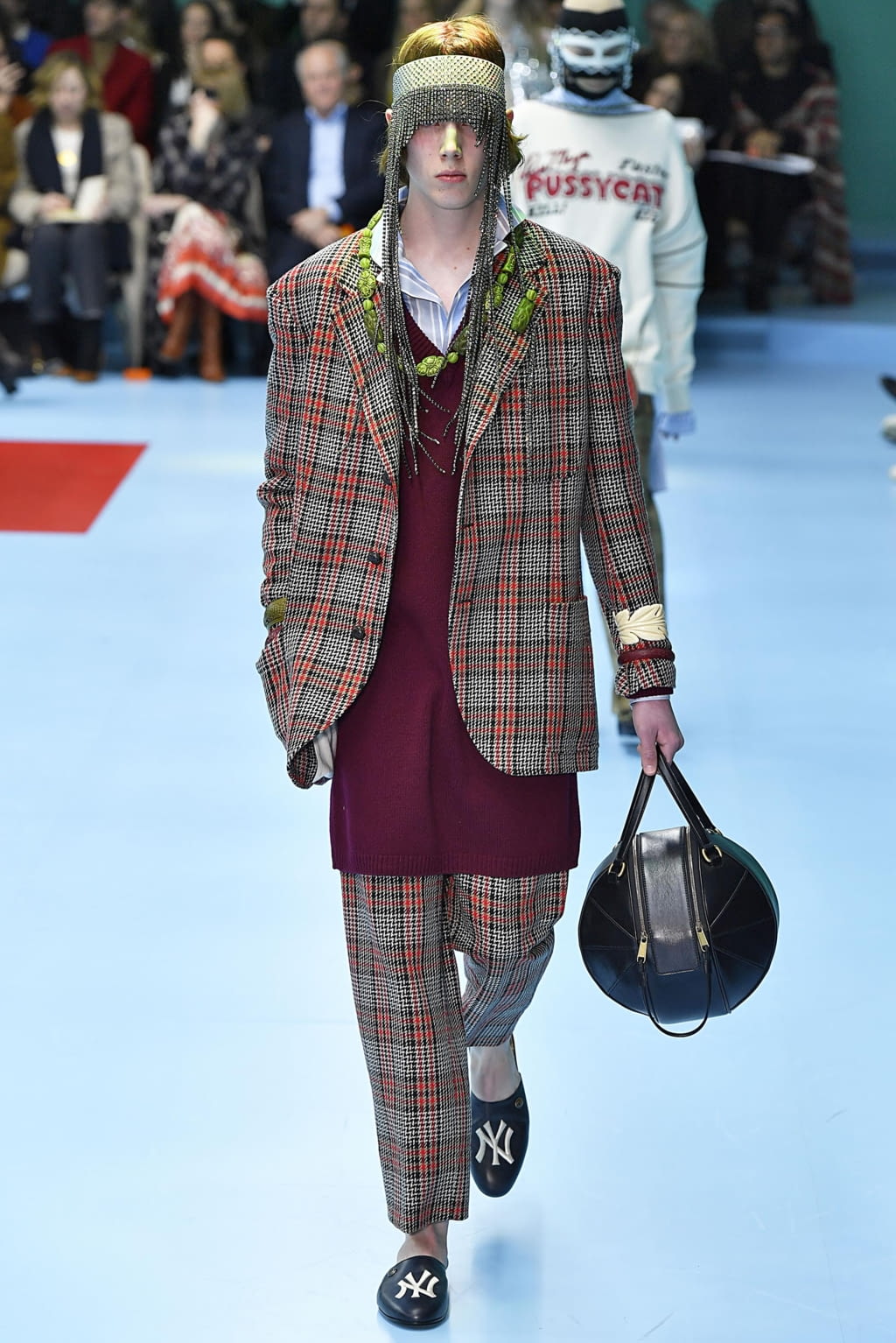 Fashion Week Milan Fall/Winter 2018 look 82 from the Gucci collection 男装
