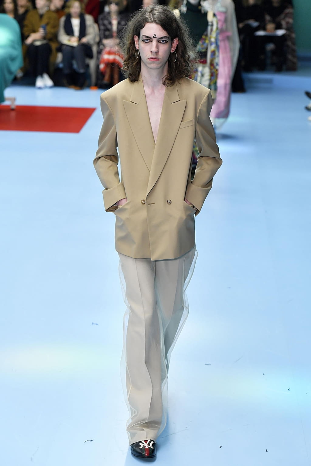 Fashion Week Milan Fall/Winter 2018 look 19 de la collection Gucci menswear