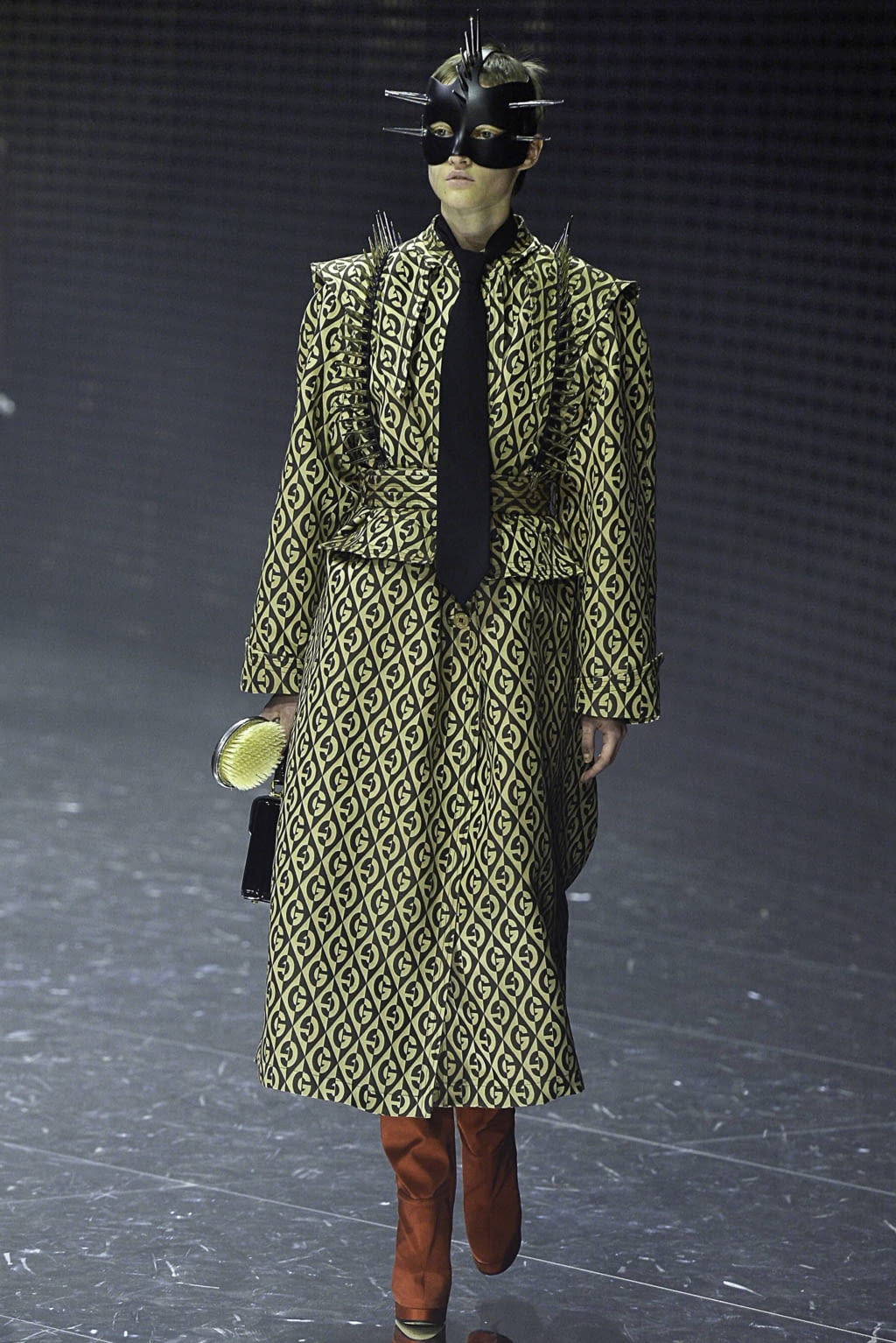 Fashion Week Milan Fall/Winter 2019 look 1 from the Gucci collection womenswear