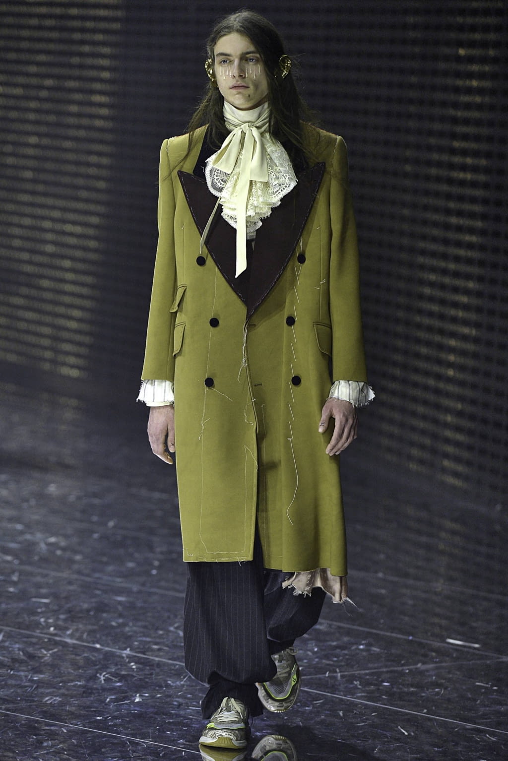 Fashion Week Milan Fall/Winter 2019 look 10 from the Gucci collection 女装