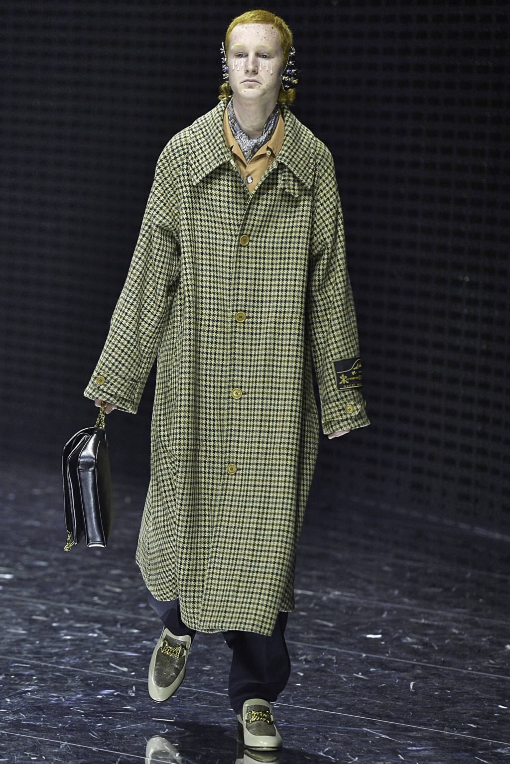 Fashion Week Milan Fall/Winter 2019 look 33 from the Gucci collection womenswear