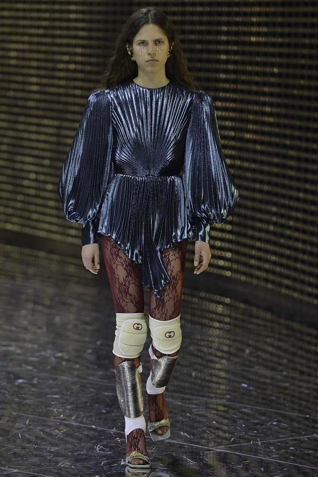 Fashion Week Milan Fall/Winter 2019 look 77 from the Gucci collection womenswear