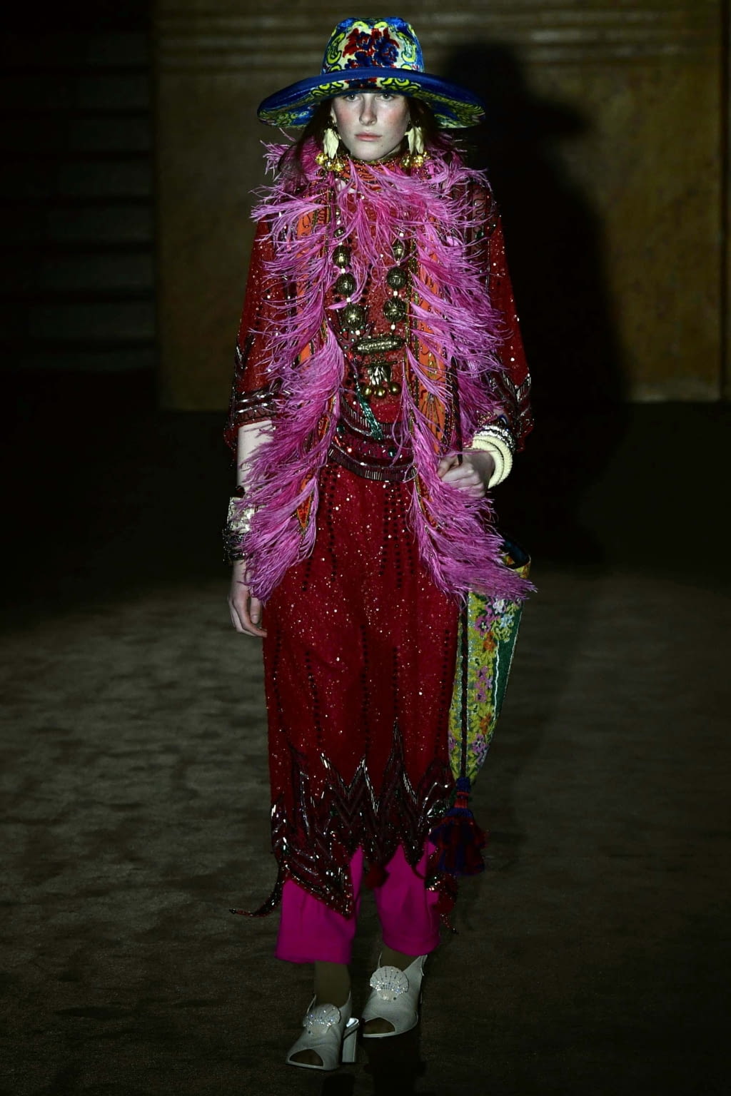 Fashion Week Paris Spring/Summer 2019 look 1 from the Gucci collection womenswear