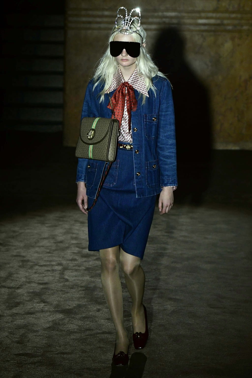 Fashion Week Paris Spring/Summer 2019 look 9 from the Gucci collection womenswear