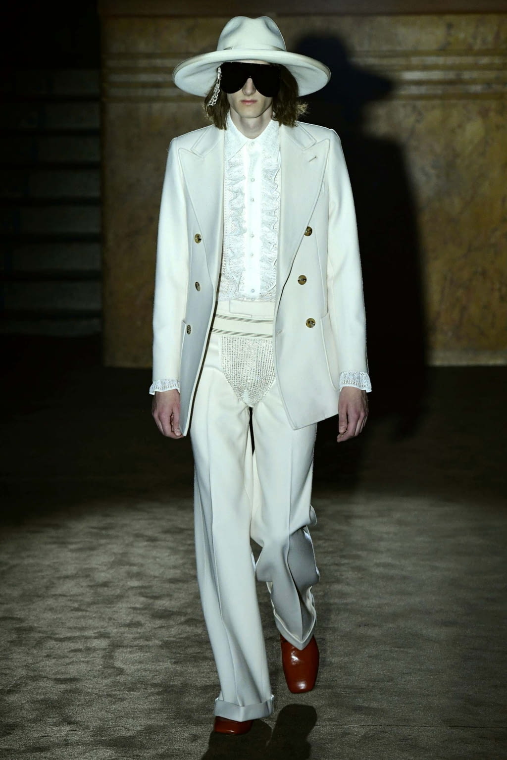 Fashion Week Paris Spring/Summer 2019 look 15 from the Gucci collection womenswear