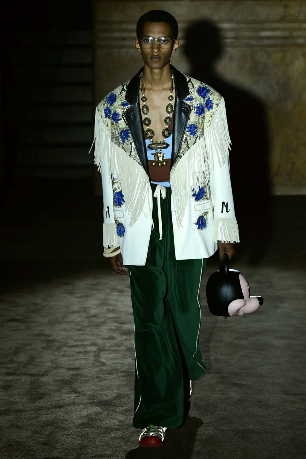 Fashion Week Paris Spring/Summer 2019 look 21 from the Gucci collection womenswear