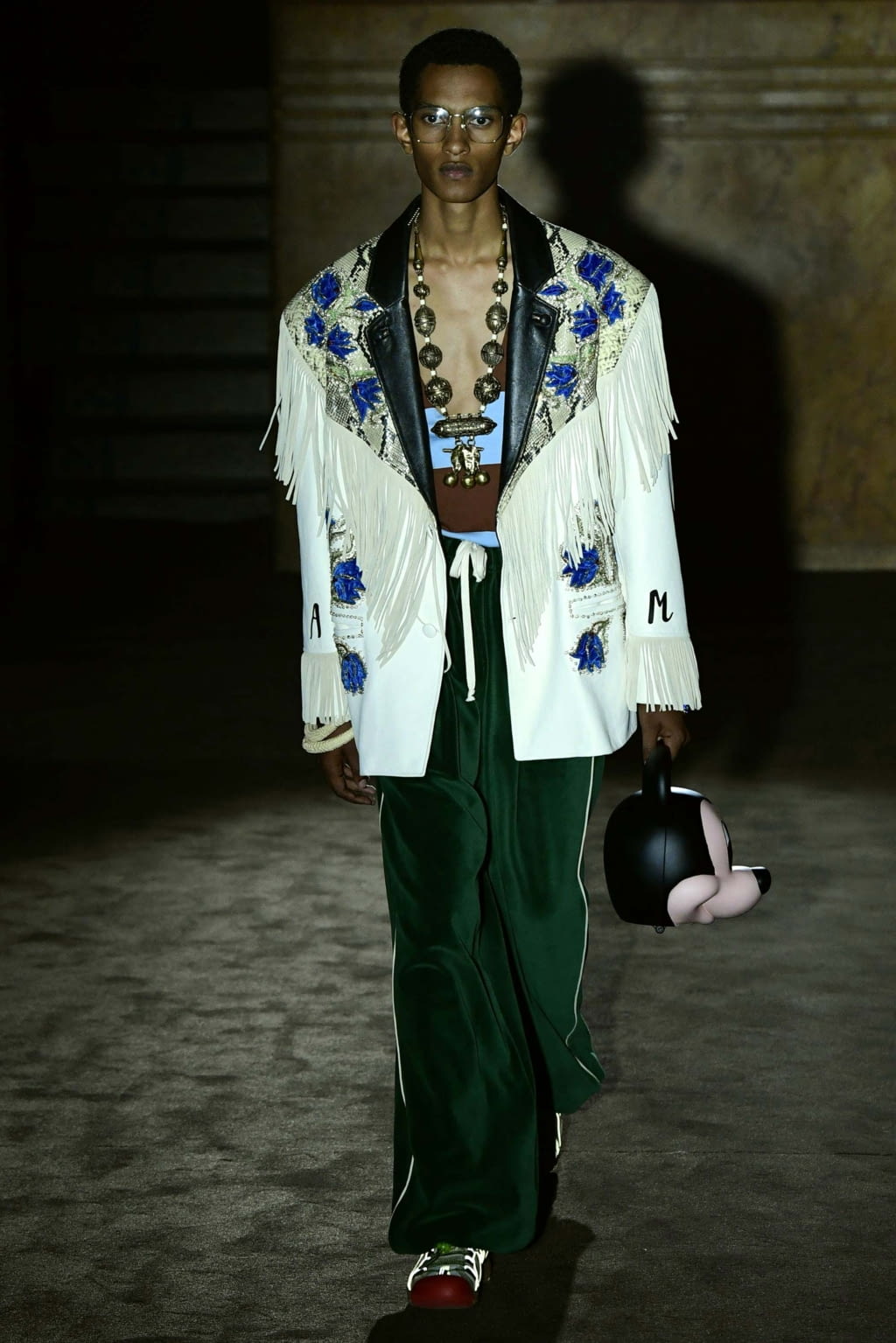 Fashion Week Paris Spring/Summer 2019 look 11 from the Gucci collection 男装