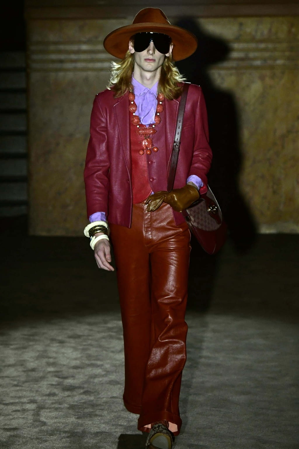 Fashion Week Paris Spring/Summer 2019 look 19 from the Gucci collection 男装