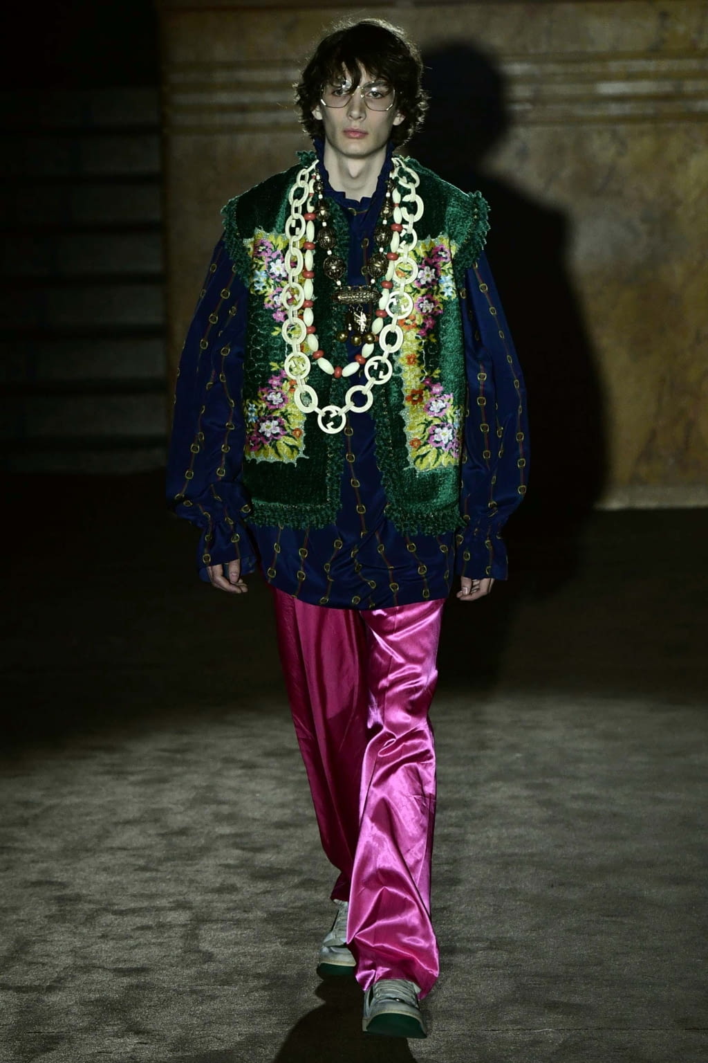 Fashion Week Paris Spring/Summer 2019 look 35 from the Gucci collection menswear
