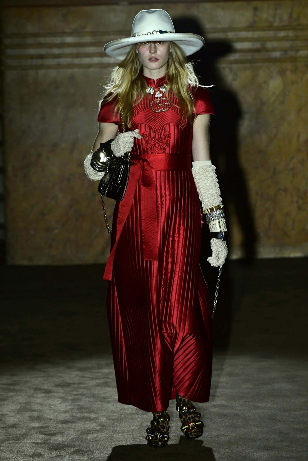 Fashion Week Paris Spring/Summer 2019 look 75 from the Gucci collection womenswear