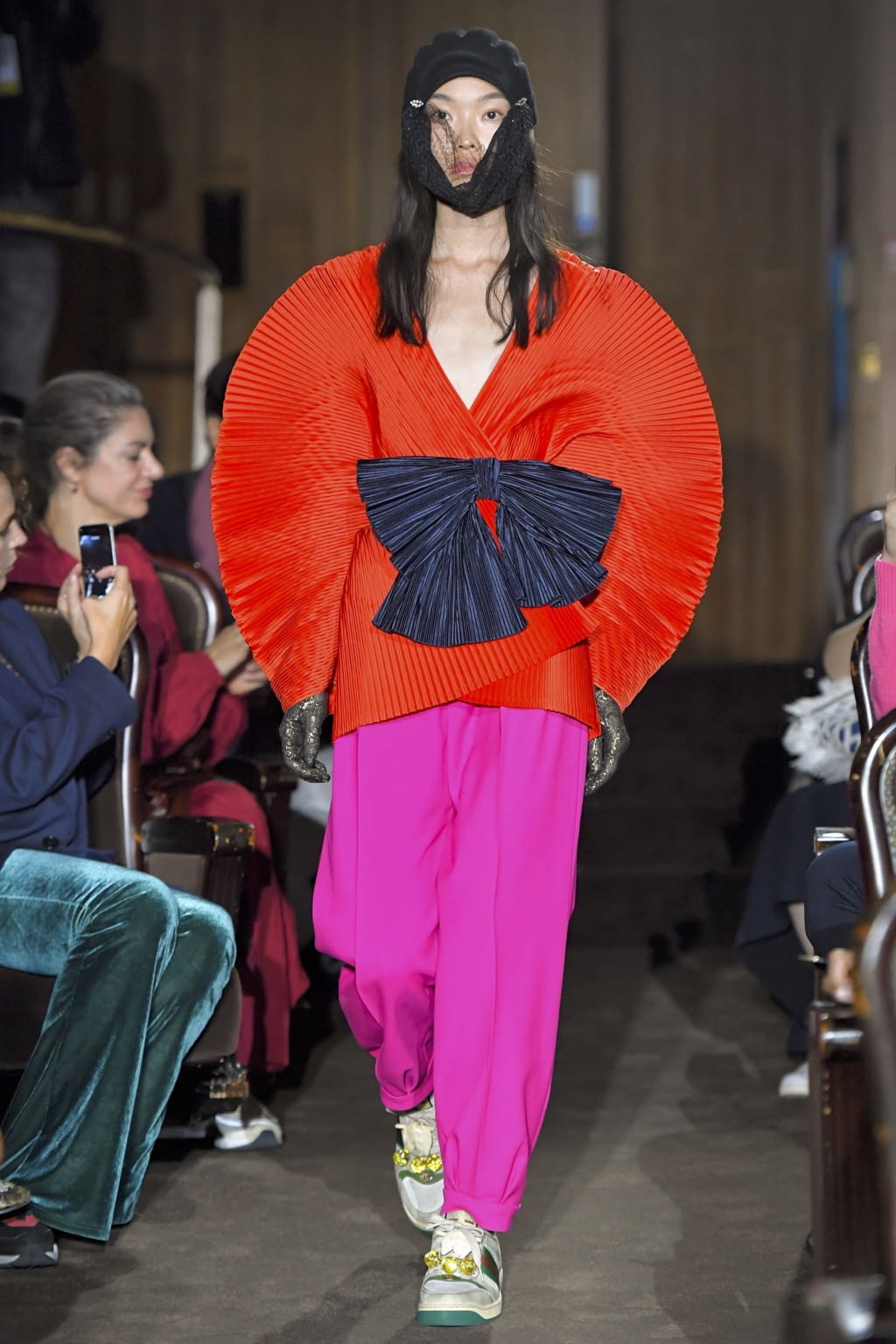 Fashion Week Paris Spring/Summer 2019 look 6 de la collection Gucci womenswear