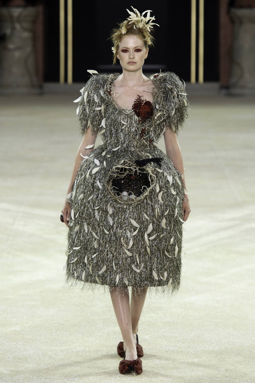 Fashion Week Paris Fall/Winter 2019 look 19 from the Guo Pei collection couture