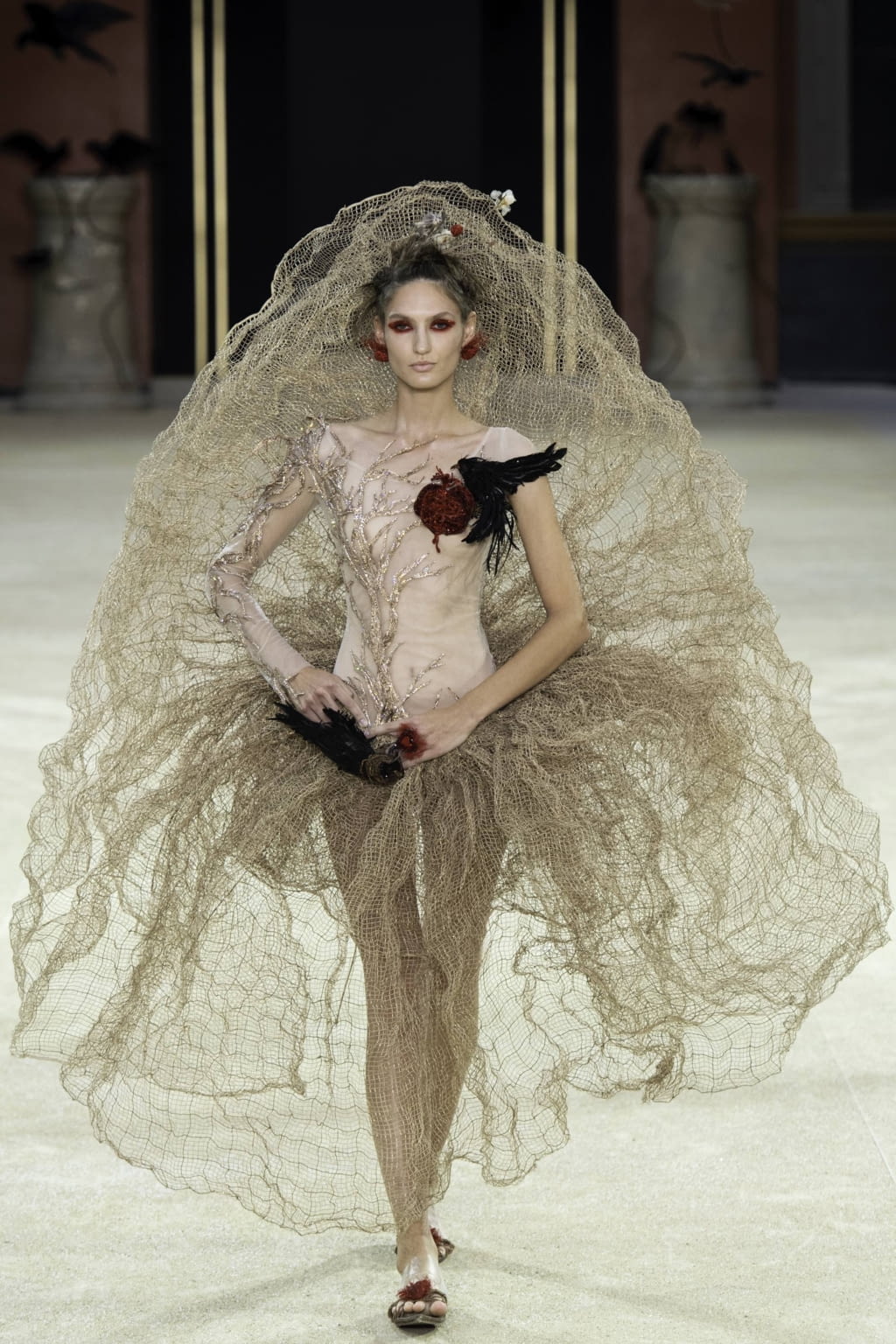 Fashion Week Paris Fall/Winter 2019 look 20 from the Guo Pei collection couture