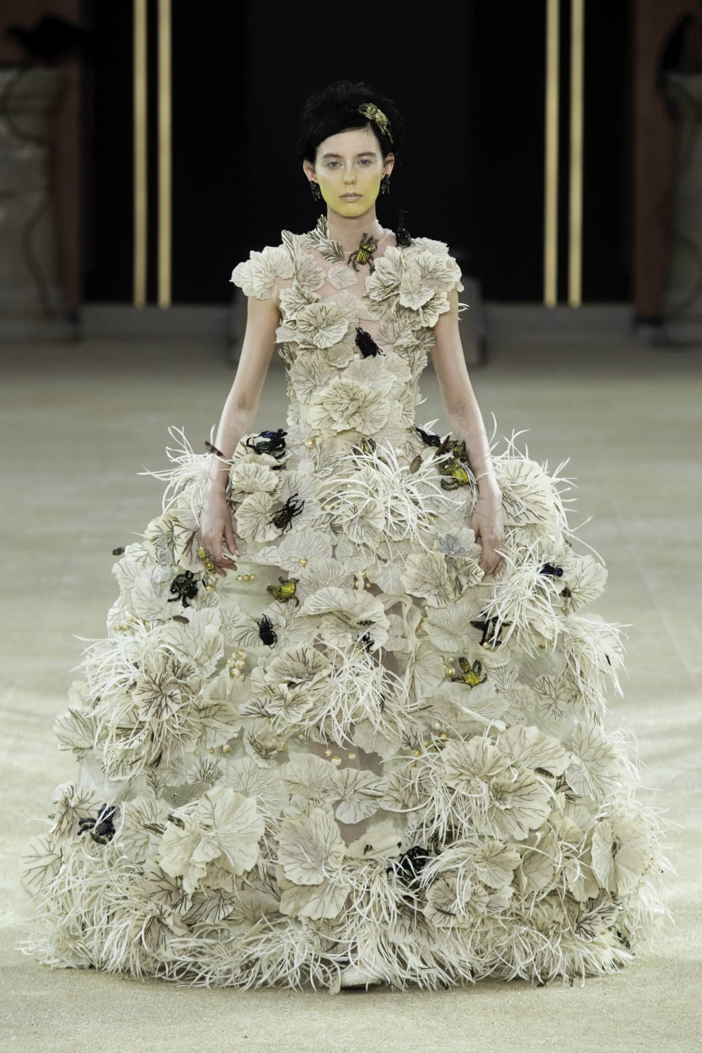 Fashion Week Paris Fall/Winter 2019 look 23 from the Guo Pei collection couture