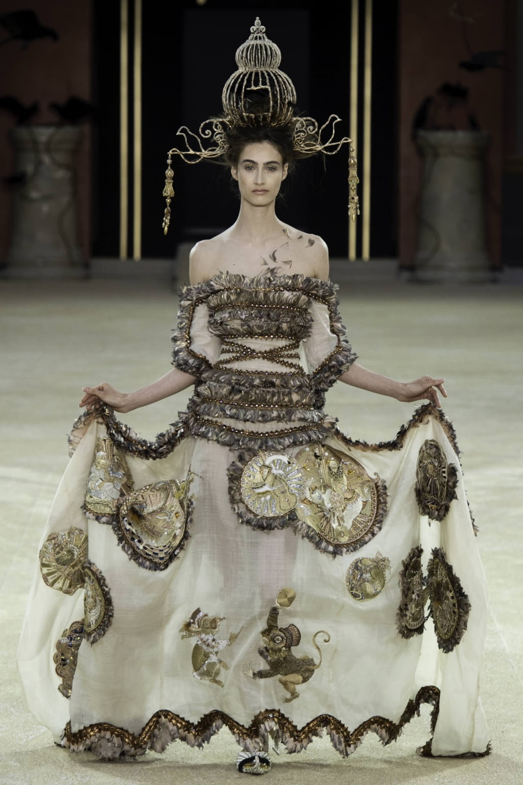Fashion Week Paris Fall/Winter 2019 look 26 from the Guo Pei collection couture