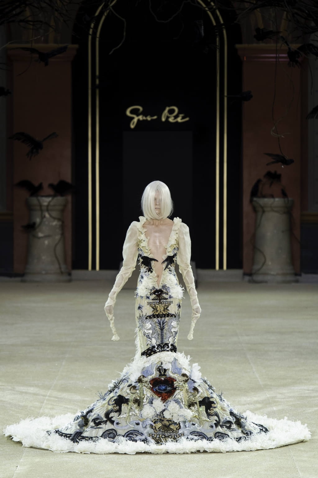 Fashion Week Paris Fall/Winter 2019 look 27 de la collection Guo Pei couture