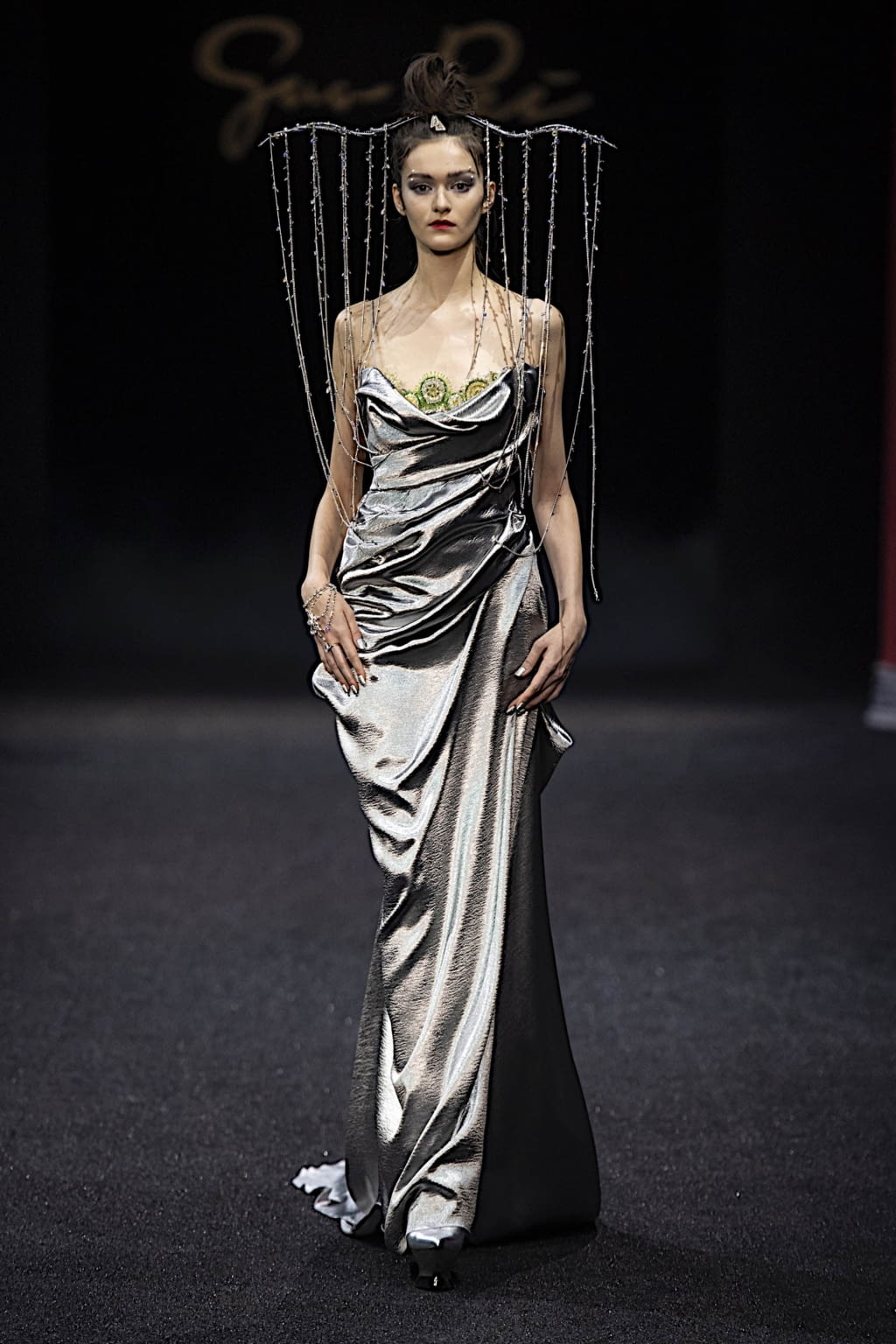 Fashion Week Paris Spring/Summer 2019 look 5 de la collection Guo Pei couture