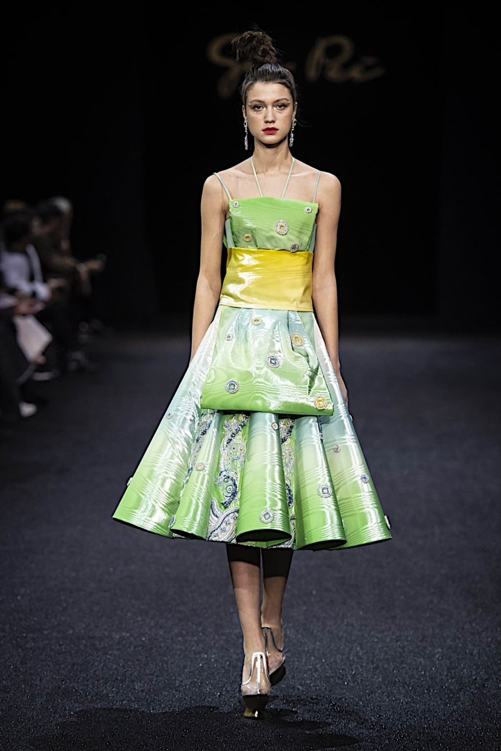 Fashion Week Paris Spring/Summer 2019 look 8 de la collection Guo Pei couture