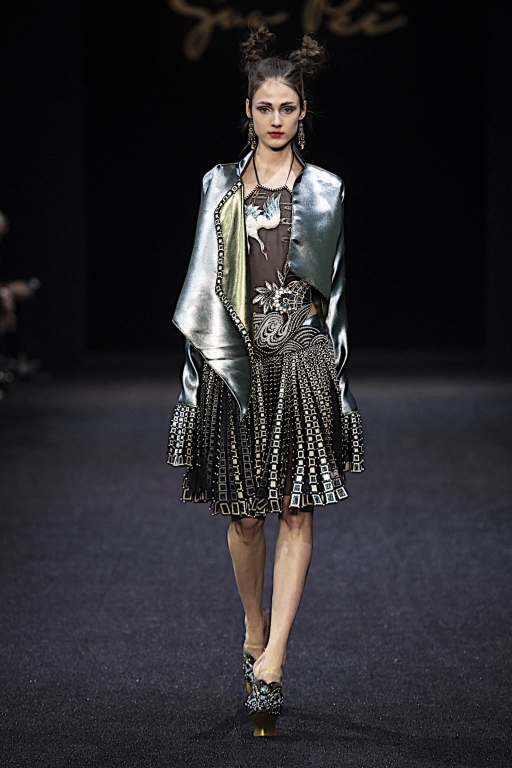 Fashion Week Paris Spring/Summer 2019 look 10 de la collection Guo Pei couture
