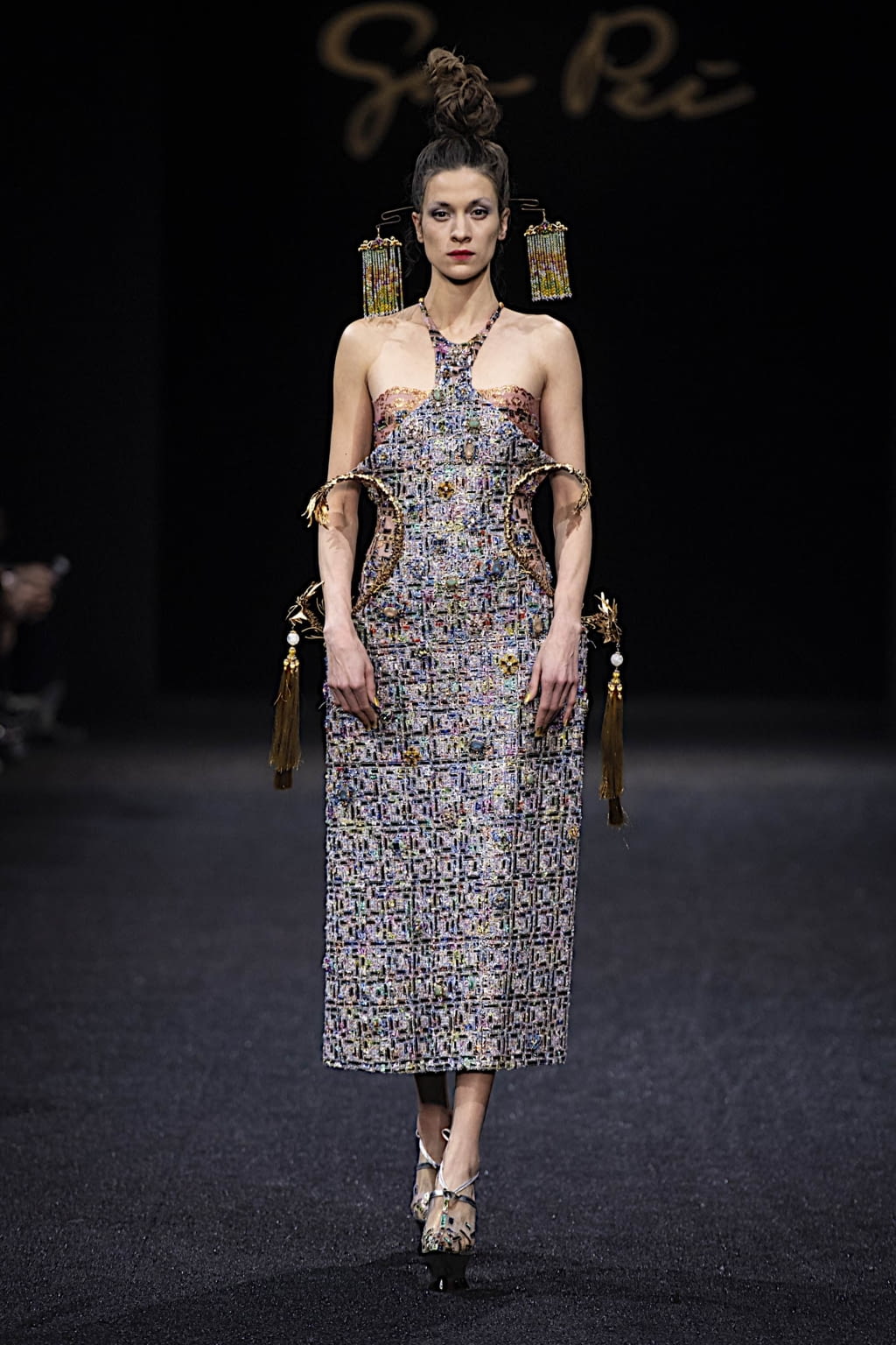 Fashion Week Paris Spring/Summer 2019 look 11 de la collection Guo Pei couture