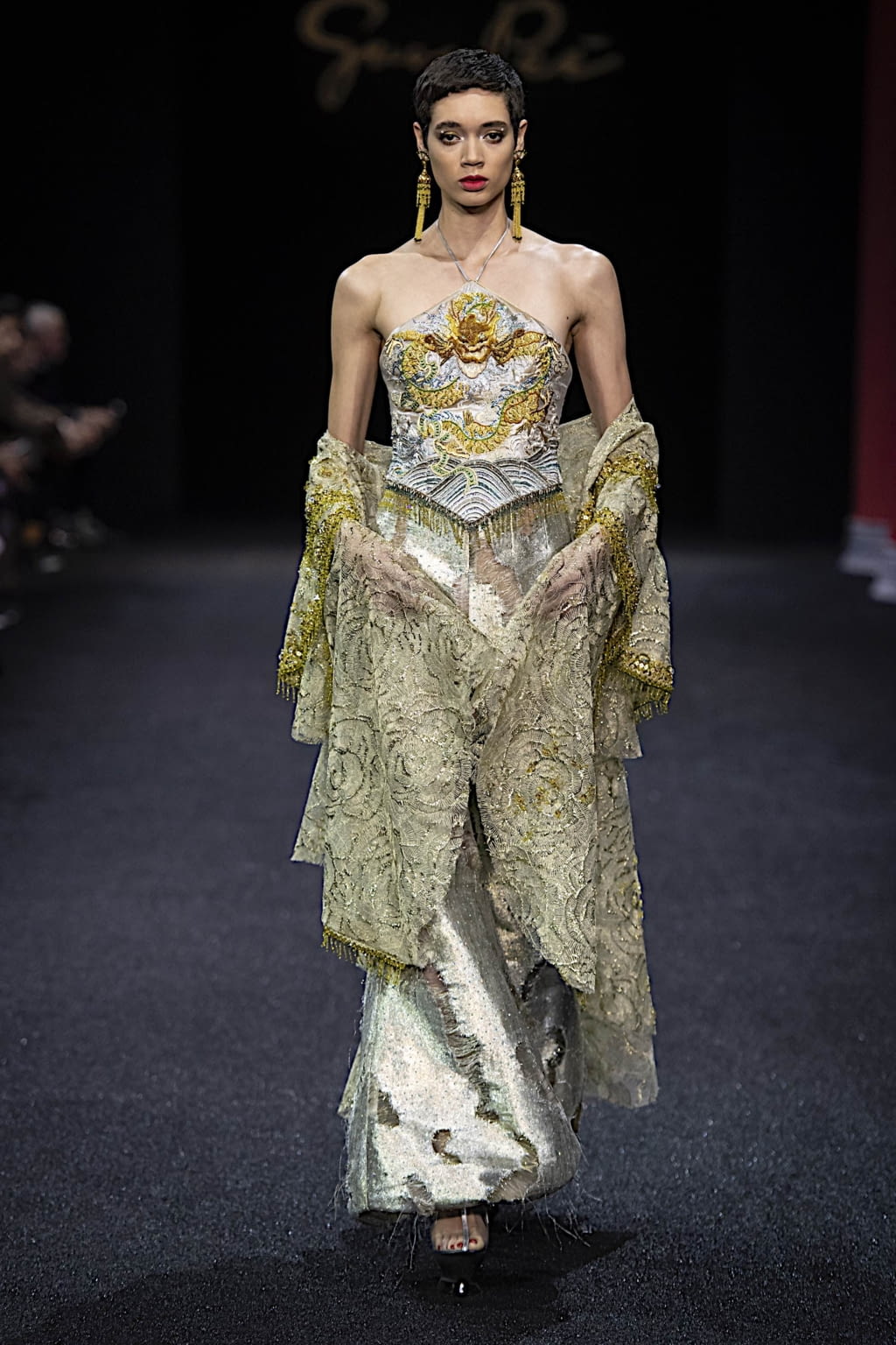 Fashion Week Paris Spring/Summer 2019 look 14 from the Guo Pei collection 高级定制