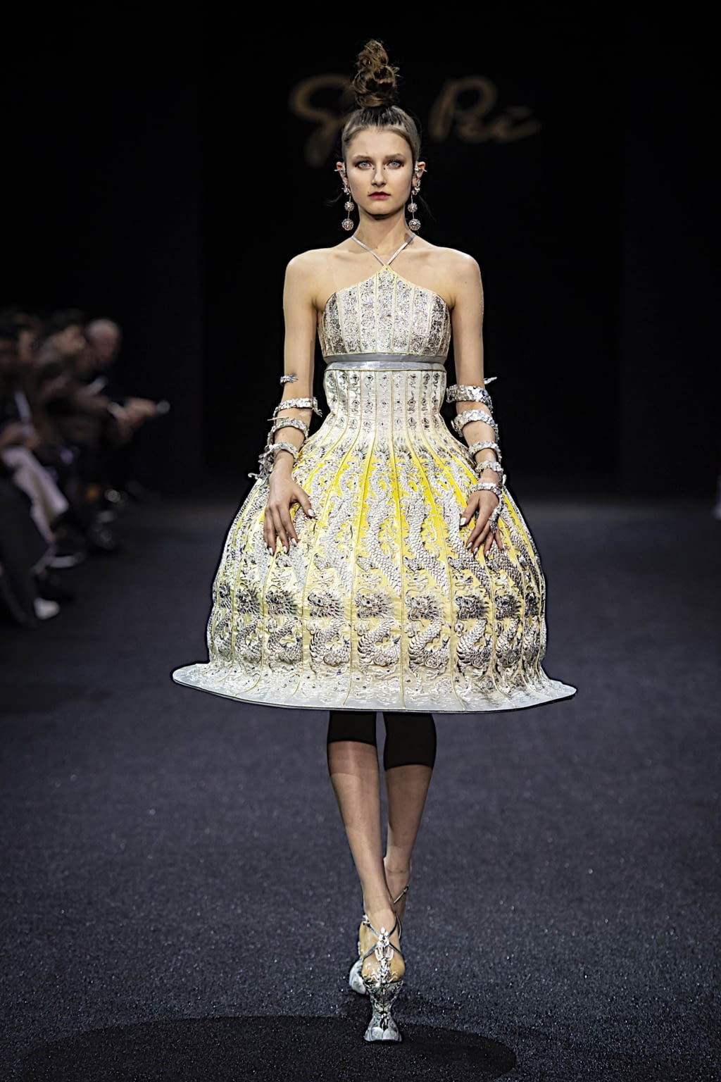 Fashion Week Paris Spring/Summer 2019 look 17 de la collection Guo Pei couture