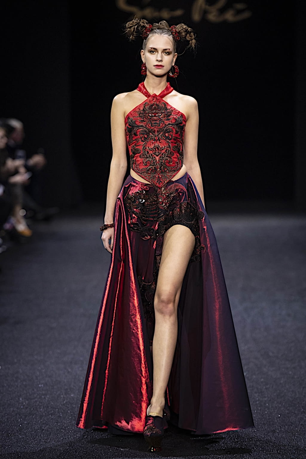 Fashion Week Paris Spring/Summer 2019 look 21 from the Guo Pei collection 高级定制