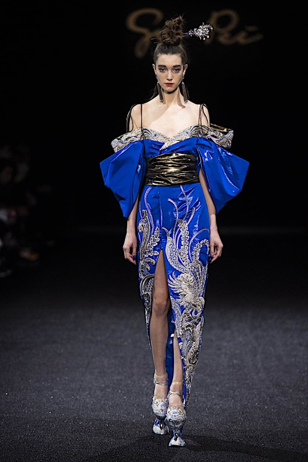 Fashion Week Paris Spring/Summer 2019 look 26 de la collection Guo Pei couture