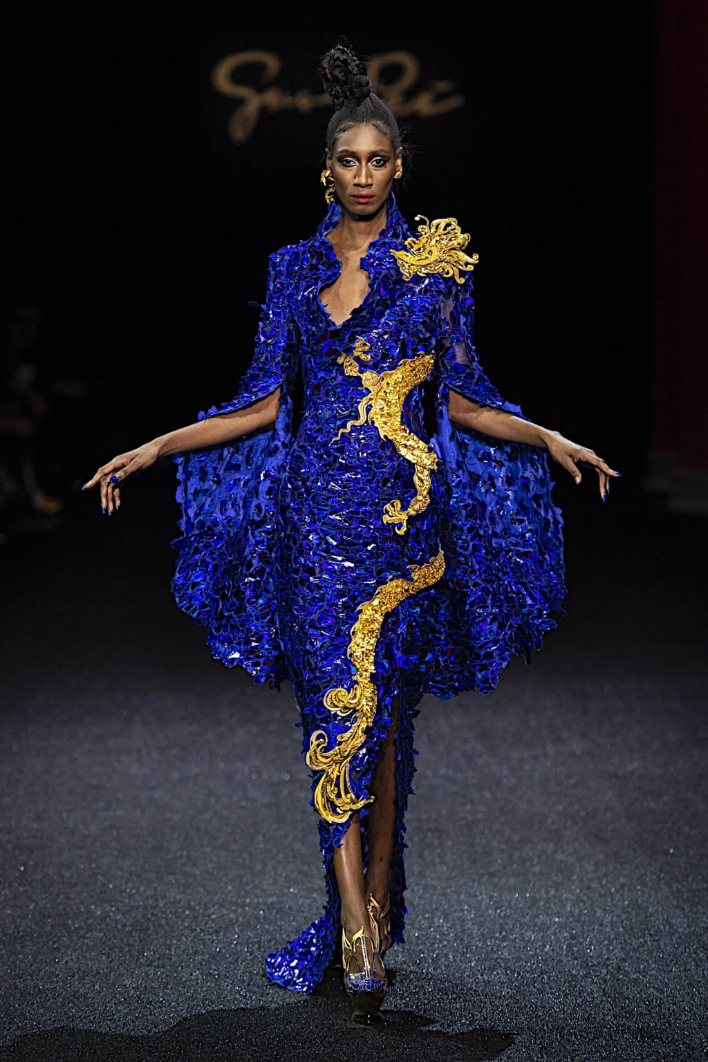 Fashion Week Paris Spring/Summer 2019 look 27 from the Guo Pei collection couture