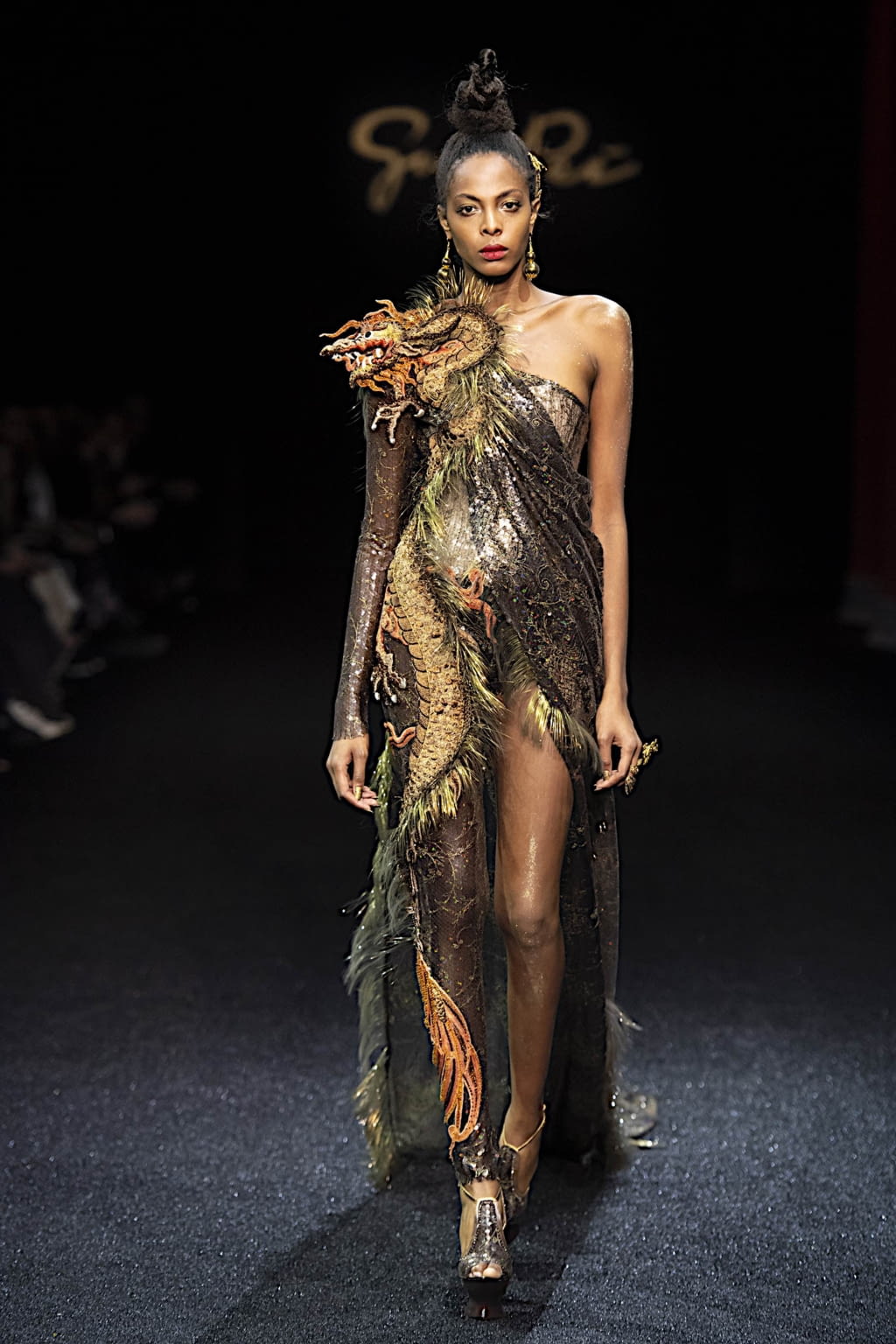 Fashion Week Paris Spring/Summer 2019 look 28 de la collection Guo Pei couture