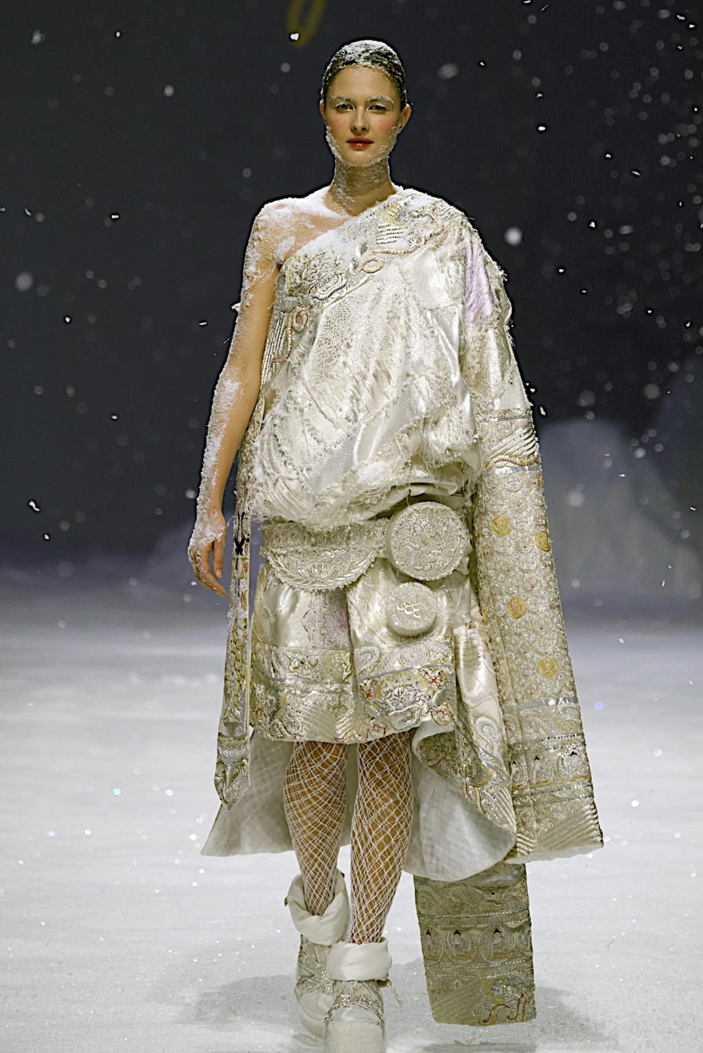 Fashion Week Paris Spring/Summer 2020 look 1 de la collection Guo Pei couture