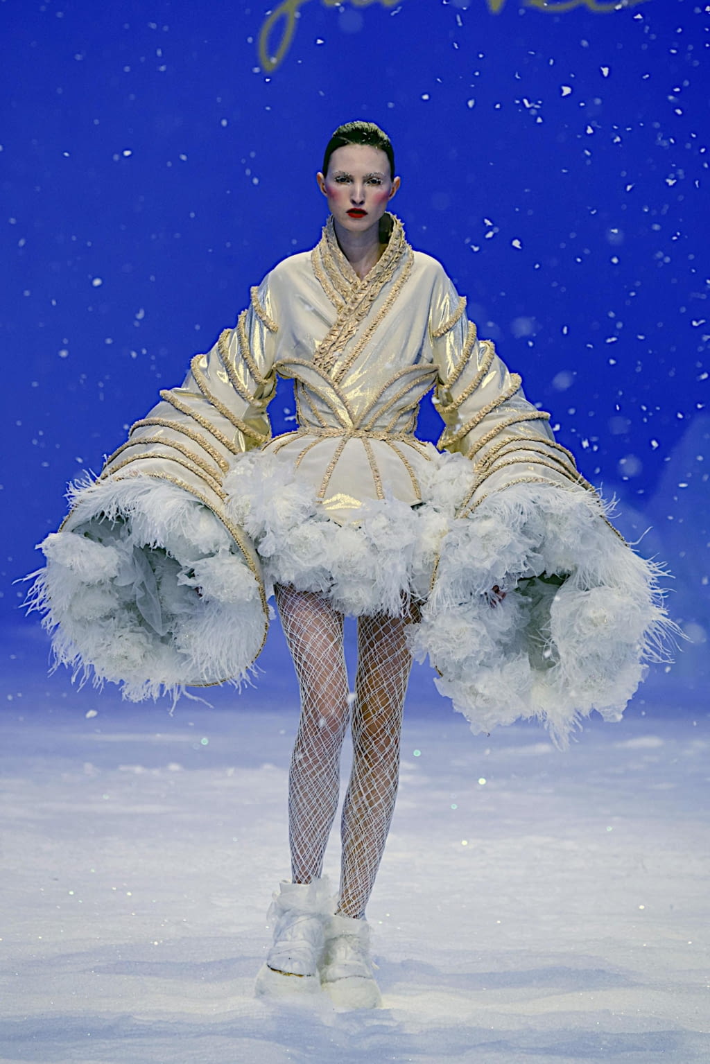 Fashion Week Paris Spring/Summer 2020 look 3 de la collection Guo Pei couture