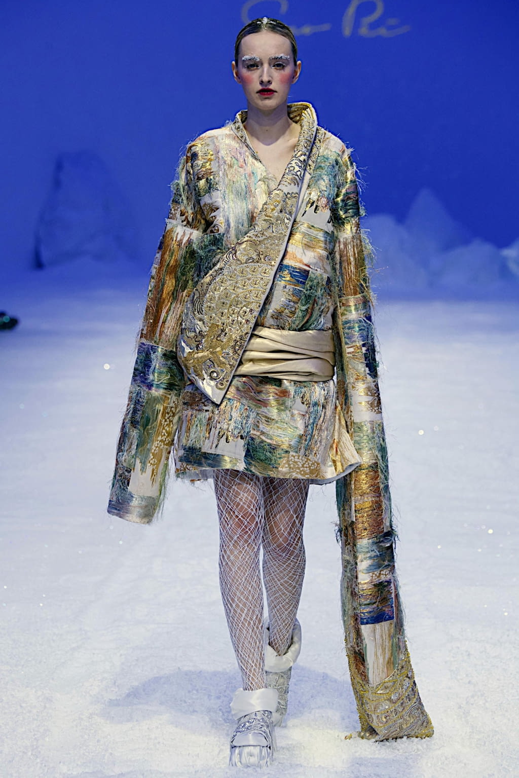 Fashion Week Paris Spring/Summer 2020 look 12 from the Guo Pei collection 高级定制
