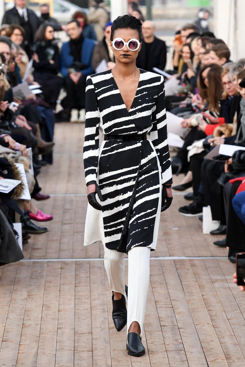 Fashion Week Paris Fall/Winter 2018 look 10 from the Guy Laroche collection 女装