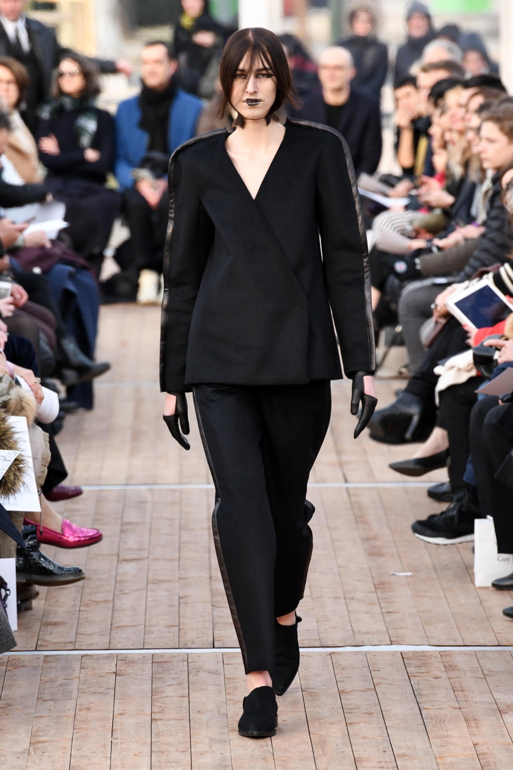 Fashion Week Paris Fall/Winter 2018 look 15 from the Guy Laroche collection 女装
