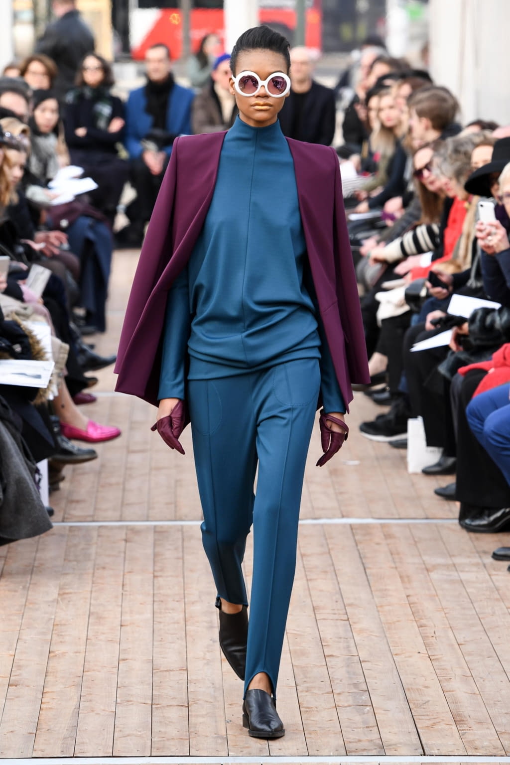 Fashion Week Paris Fall/Winter 2018 look 24 from the Guy Laroche collection 女装
